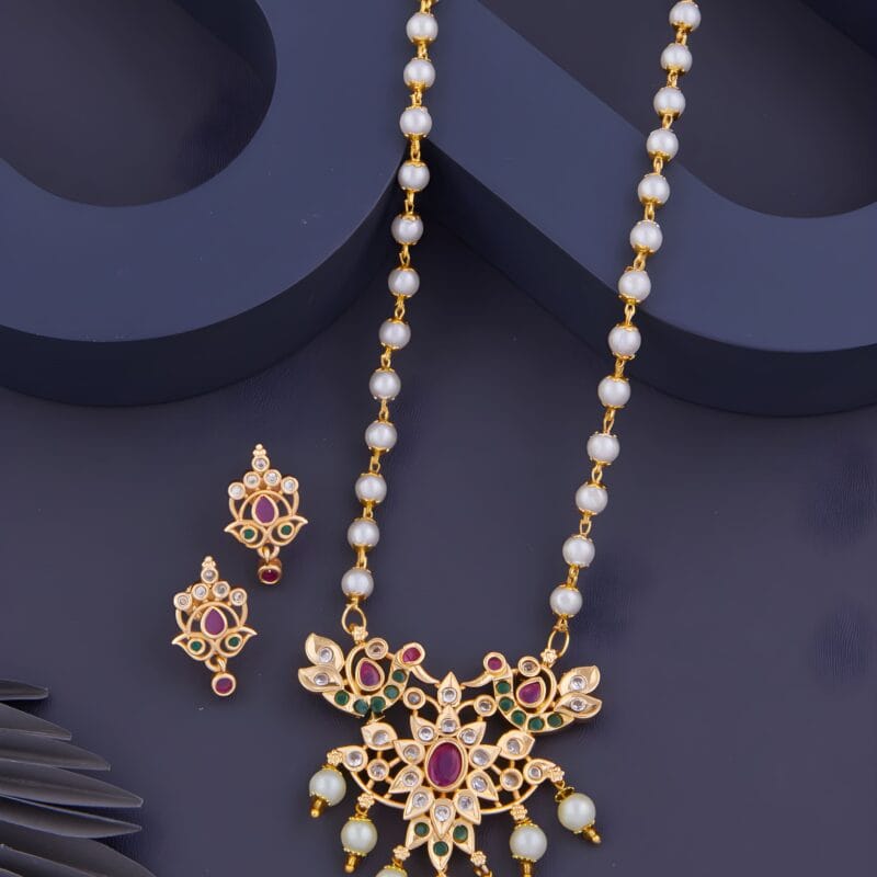 Traditional Pearl Chain Pendant Necklace Set for Women