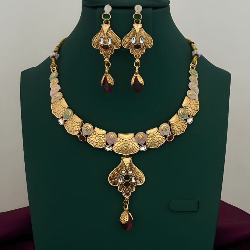 Traditional Gold Pendant Necklace Set for Women