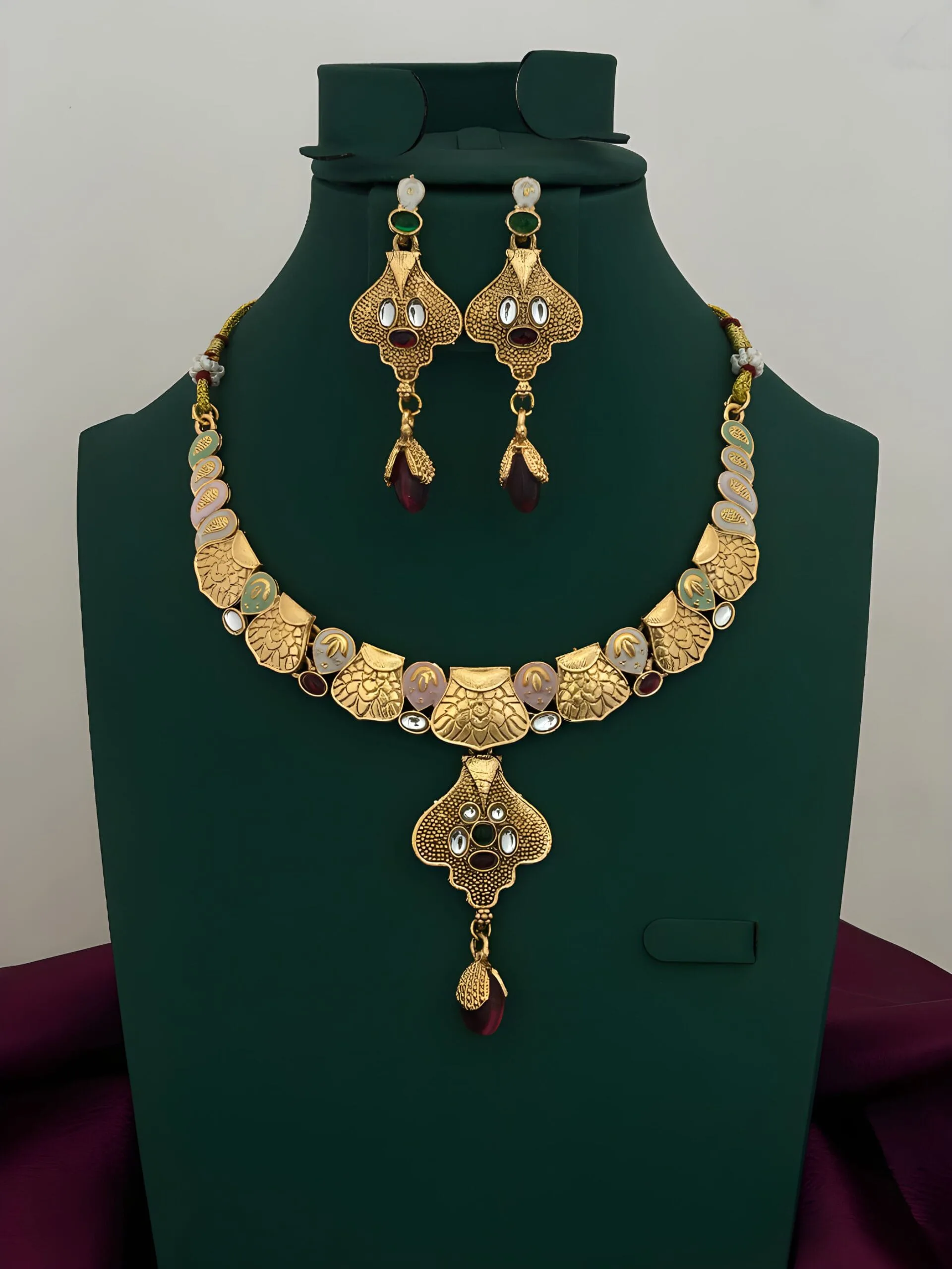 Traditional Gold Pendant Necklace Set for Women