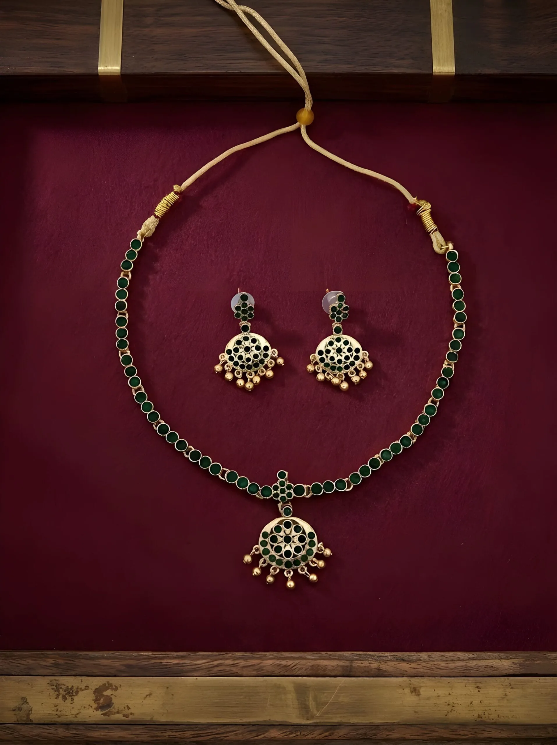 Traditional Green Stone Pendant Necklace Set for Women